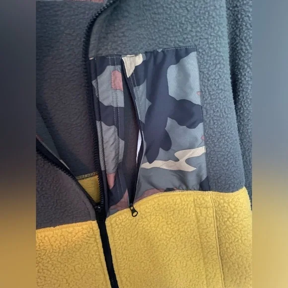 Herschel  men’s zip up teddy sweater size large - Picture 4 of 8